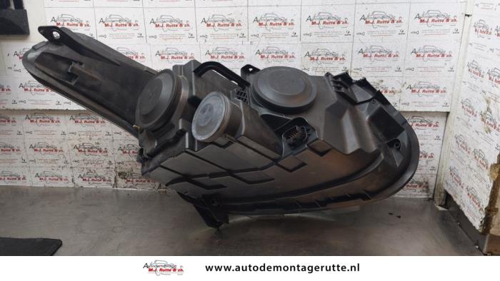 Koplamp links van een Citroën C3 Picasso (SH) 1.4 16V VTI 95 GPL 2013