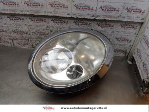Begagnade Strålkastare, vänster BMW Mini One/Cooper (R50) 1.6 16V One Pris på förfrågan erbjuds av Autodemontage M.J. Rutte B.V.