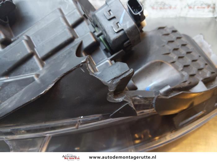 Koplamp rechts van een Renault Captur (2R) 1.2 TCE 16V EDC 2017