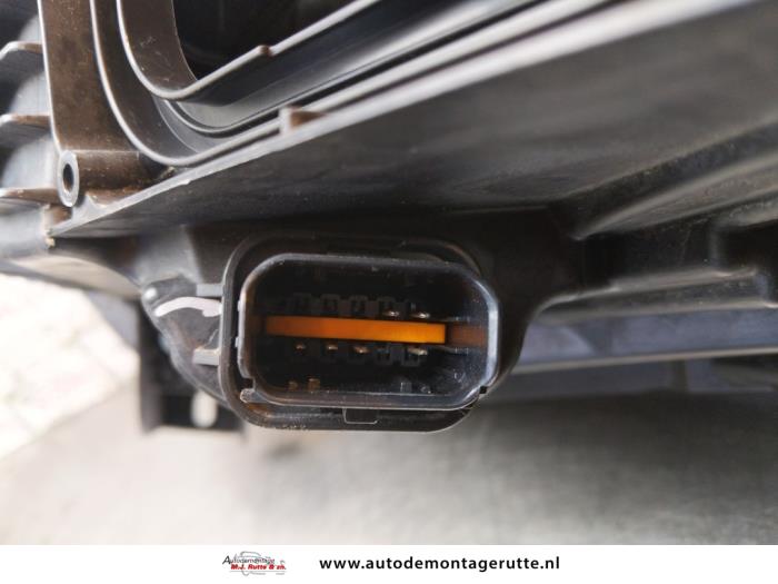 Koplamp rechts van een Renault Captur (2R) 1.2 TCE 16V EDC 2017