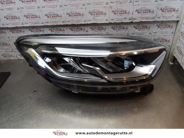 Koplamp rechts van een Renault Captur (2R) 1.2 TCE 16V EDC 2017