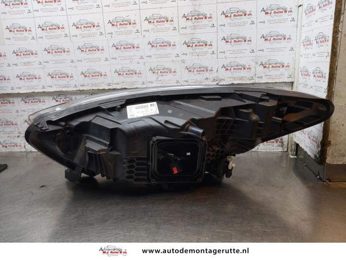 Koplamp rechts van een Renault Captur (2R) 1.2 TCE 16V EDC 2017