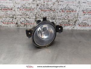 Gebruikte Mistlamp links-voor Renault Clio III (BR/CR) 1.2 16V 75 Prijs op aanvraag aangeboden door Autodemontage M.J. Rutte B.V.