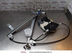 Begagnade Fönstermekanism, 2-dörrars, höger fram Peugeot 307 CC (3B) 1.6 16V Pris € 150,00 Marginaltabell erbjuds av Autodemontage M.J. Rutte B.V.