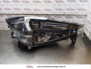 Begagnade Strålkastare, höger Mazda CX-5 II (KF) 2.0 SkyActiv-G 150 16V 2WD Pris € 350,00 Marginaltabell erbjuds av Autodemontage M.J. Rutte B.V.