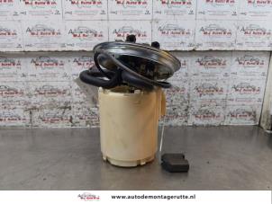 Begagnade Elektrisk bränslepump Opel Corsa B (73/78/79) 1.4i Pris på förfrågan erbjuds av Autodemontage M.J. Rutte B.V.