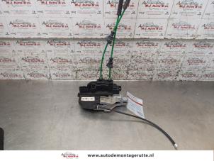 Gebruikte Deurslot Mechaniek 4Deurs links-achter Hyundai i30 Crosswagon (WWH) 1.4 CVVT 16V Prijs op aanvraag aangeboden door Autodemontage M.J. Rutte B.V.