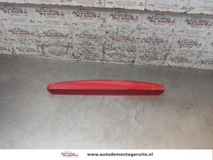 Begagnade Tredje bromsljus Renault Megane II CC (EM) 2.0 16V Pris på förfrågan erbjuds av Autodemontage M.J. Rutte B.V.