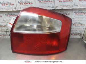 Begagnade Baklykta, höger Audi A4 (B6) 2.4 V6 30V Pris på förfrågan erbjuds av Autodemontage M.J. Rutte B.V.