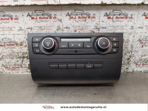 Begagnade Värmekontrollpanel BMW 1 serie (E81) 118i 16V Pris på förfrågan erbjuds av Autodemontage M.J. Rutte B.V.