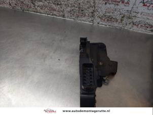 Gebruikte Slotmechaniek Portier 4Deurs links-achter Ford Galaxy (WA6) 2.0 TDCi 16V 140 Prijs op aanvraag aangeboden door Autodemontage M.J. Rutte B.V.