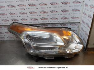Gebruikte Rechter Koplamp Citroen C3 Picasso (SH) 1.4 16V VTI 95 Prijs op aanvraag aangeboden door Autodemontage M.J. Rutte B.V.