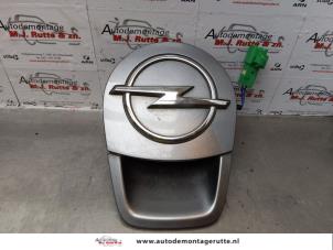 Gebruikte Handgreep Achterklep Opel Agila (B) 1.0 12V Prijs op aanvraag aangeboden door Autodemontage M.J. Rutte B.V.