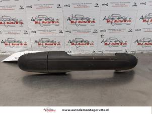 Begagnade Bakdörrhandtag, minibuss/van Mercedes Vito (639.6) 2.2 110 CDI 16V Euro 5 Pris på förfrågan erbjuds av Autodemontage M.J. Rutte B.V.
