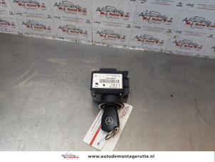 Begagnade Elektronisk tändnyckel Mercedes B (W245) 1.5 B-150 16V Pris på förfrågan erbjuds av Autodemontage M.J. Rutte B.V.