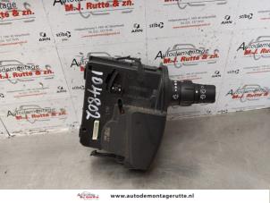Gebruikte Ruitenwis Schakelaar Renault Clio III (BR/CR) 1.2 16V 75 Prijs op aanvraag aangeboden door Autodemontage M.J. Rutte B.V.