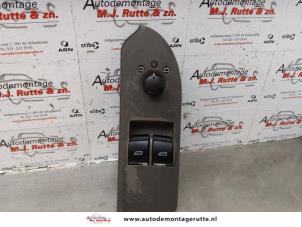 Begagnade Flerfunktionsbrytare, fönster Audi A2 (8Z0) 1.4 16V Pris på förfrågan erbjuds av Autodemontage M.J. Rutte B.V.