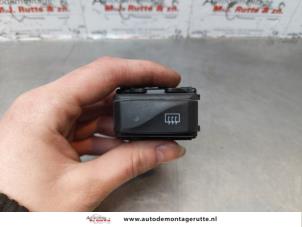 Używane Przelacznik ogrzewania szyby tylnej Hyundai Atos 1.1 12V Cena na żądanie oferowane przez Autodemontage M.J. Rutte B.V.