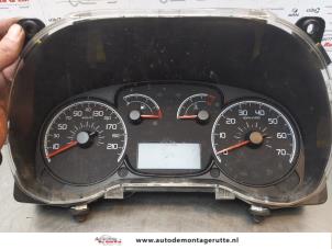 Używane Licznik kilometrów KM Fiat Doblo Cargo (263) 1.3 MJ 16V DPF Euro 5 Cena na żądanie oferowane przez Autodemontage M.J. Rutte B.V.