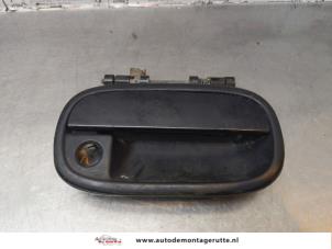 Gebruikte Portiergreep 2Deurs rechts Suzuki Alto (SH410) 1.0 GA,GL Prijs op aanvraag aangeboden door Autodemontage M.J. Rutte B.V.