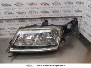 Gebruikte Koplamp links Saab 9-5 Estate (YS3E) 2.3 Turbo 16V Aero TS Prijs op aanvraag aangeboden door Autodemontage M.J. Rutte B.V.