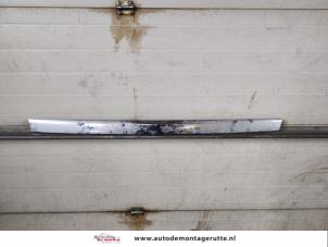 Gebruikte Handgreep Achterklep Opel Zafira (M75) 1.8 16V Ecotec Prijs op aanvraag aangeboden door Autodemontage M.J. Rutte B.V.