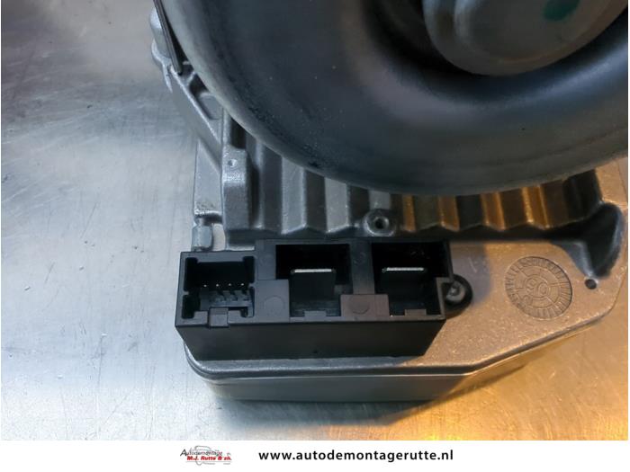 Elservostyrningsenhet från en Kia Cee'd (EDB5) 1.4 CVVT 16V 2007