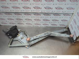 Używane Mechanizm szyby prawej przedniej wersja 2-drzwiowa Opel Astra G (F67) 1.8 16V Cena na żądanie oferowane przez Autodemontage M.J. Rutte B.V.