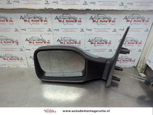 O181123 Gebruikte spiegel buiten links Peugeot 106