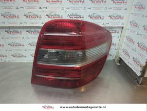 Begagnade Baklykta, höger Mercedes ML II (164/4JG) 3.0 ML-280 CDI 4-Matic V6 24V Pris € 60,00 Marginaltabell erbjuds av Autodemontage M.J. Rutte B.V.