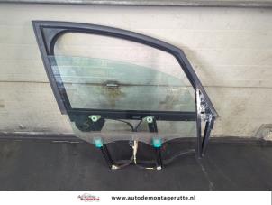 Begagnade Fönstermekanism, 4-dörrars, höger fram Audi A2 (8Z0) 1.4 16V Pris på förfrågan erbjuds av Autodemontage M.J. Rutte B.V.