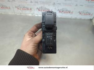 O181701 Gebruikte combischakelaar ramen Nissan Pixo