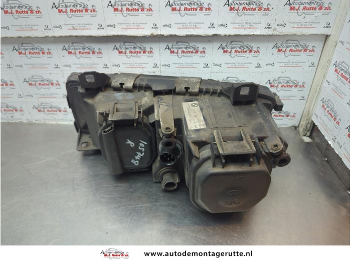 Strålkastare, höger från en BMW 3 serie (E36/4) 316i 1993