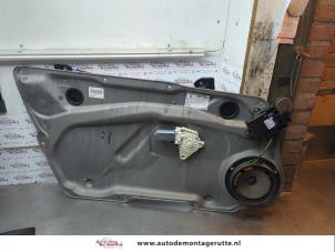 Begagnade Fönstermekanism, 2-dörrars, vänster fram Mercedes A (W169) 1.5 A-150 3-Drs. Pris € 50,00 Marginaltabell erbjuds av Autodemontage M.J. Rutte B.V.