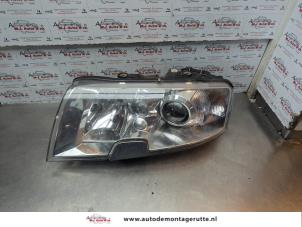 Gebruikte Koplamp links Skoda Superb (3U4) 2.0 Prijs € 50,00 Margeregeling aangeboden door Autodemontage M.J. Rutte B.V.