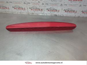 Begagnade Tredje bromsljus Renault Megane II CC (EM) 1.6 16V Pris på förfrågan erbjuds av Autodemontage M.J. Rutte B.V.