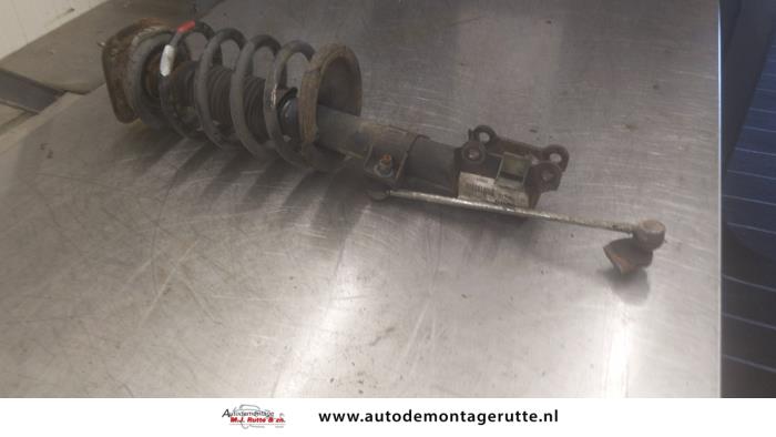 Voorpoot rechts van een Volvo XC90 I 2.9 T6 24V 2002