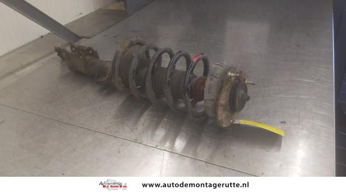 Voorpoot rechts van een Volvo XC90 I 2.9 T6 24V 2002