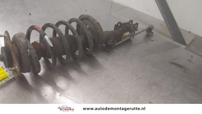 Voorpoot rechts van een Volvo XC90 I 2.9 T6 24V 2002