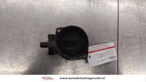 Gebruikte Luchtmassameter Volkswagen Golf IV (1J1) 2.3 V5 GTI 20V Prijs op aanvraag aangeboden door Autodemontage M.J. Rutte B.V.