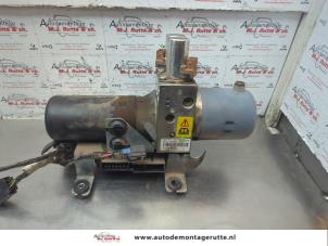 Gebruikte Cabriodak Motor Renault Megane II CC (EM) 1.5 dCi FAP Prijs € 150,00 Margeregeling aangeboden door Autodemontage M.J. Rutte B.V.