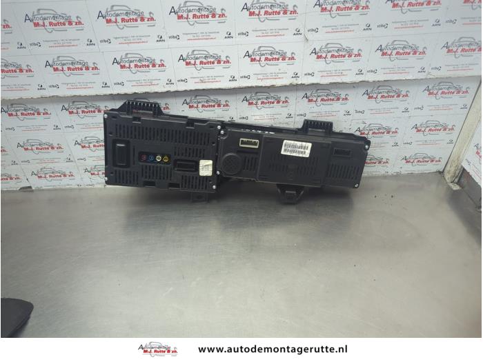 Vägmätare KM från en Renault Grand Scénic III (JZ) 1.4 16V TCe 130 2013