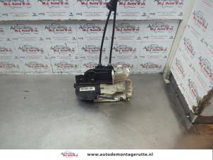 Używane Mechanizm blokady drzwi lewych przednich wersja 4-drzwiowa Hyundai i30 (FD) 1.6 CRDi 16V VGT HP Cena na żądanie oferowane przez Autodemontage M.J. Rutte B.V.