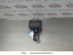 Gebruikte Kontaktslot elektronisch Mercedes C (W203) 1.8 C-180K 16V Prijs € 250,00 Margeregeling aangeboden door Autodemontage M.J. Rutte B.V.