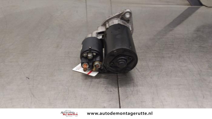 Startmotor van een BMW 3 serie (E90) 318i 16V 2006