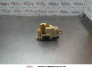 Begagnade Dörrlåsmekanism, 4-dörrars, vänster bak Fiat Panda/Pandina (312) 0.9 TwinAir 65 Pris på förfrågan erbjuds av Autodemontage M.J. Rutte B.V.