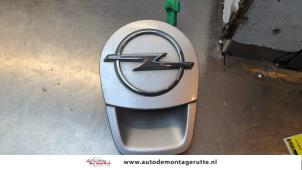 Gebruikte Handgreep Achterklep Opel Agila (B) 1.2 16V Prijs op aanvraag aangeboden door Autodemontage M.J. Rutte B.V.