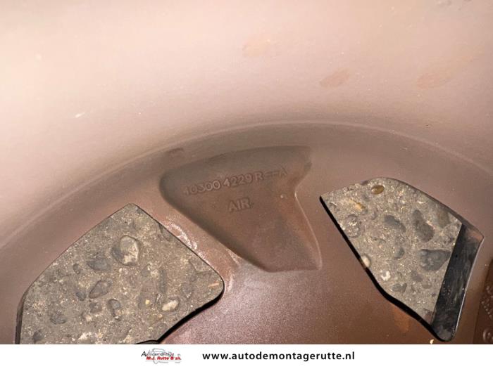 Hjul från en Renault Twingo II (CN) 1.2 16V 2012