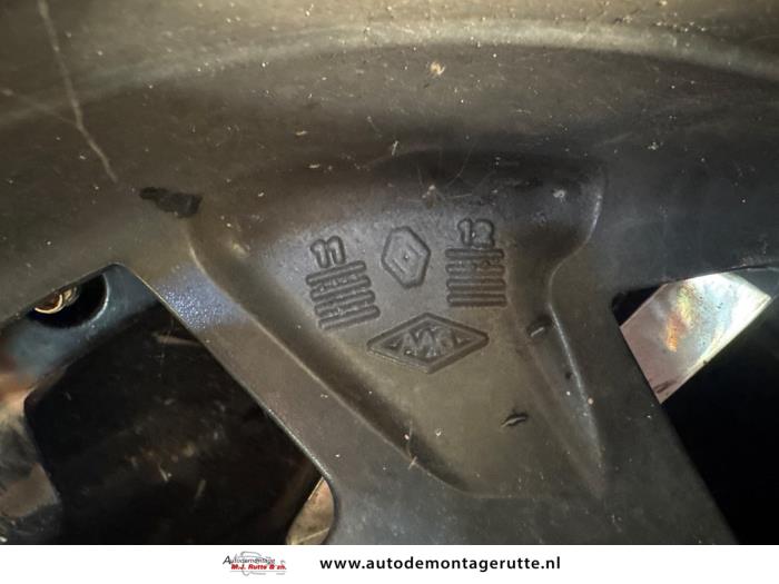 Hjul från en Renault Twingo II (CN) 1.2 16V 2012