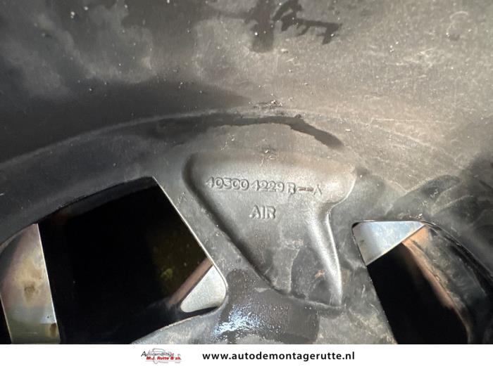 Hjul från en Renault Twingo II (CN) 1.2 16V 2012